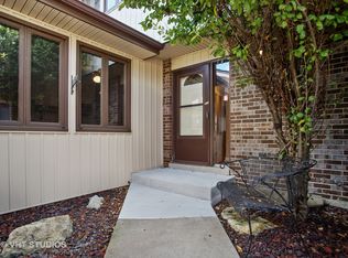 336 S Dominion Dr, Wood Dale, IL 60191