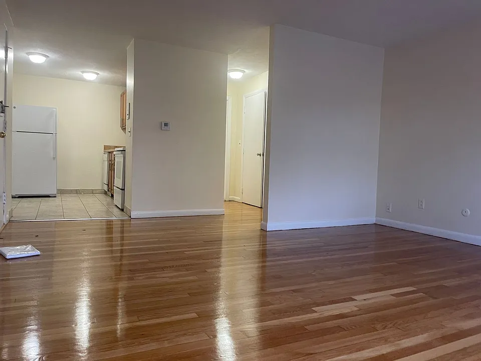 90 Gardner St #24