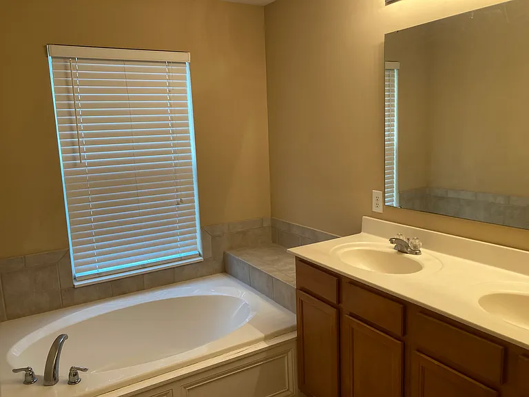 13322 Golden Gate Dr E — Photo 8