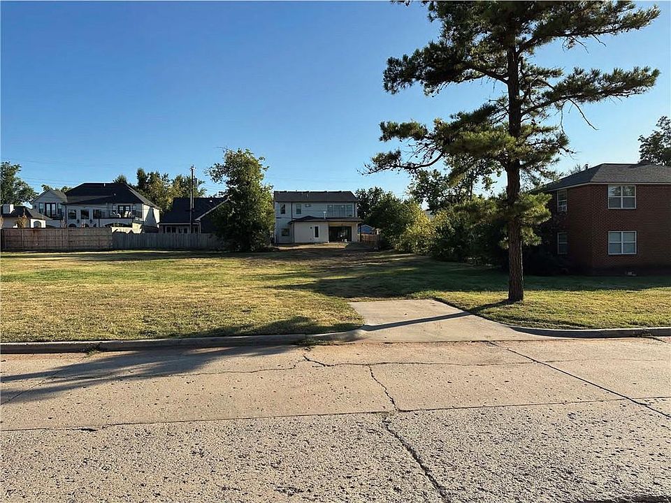 1st image of 832 NW 44th St