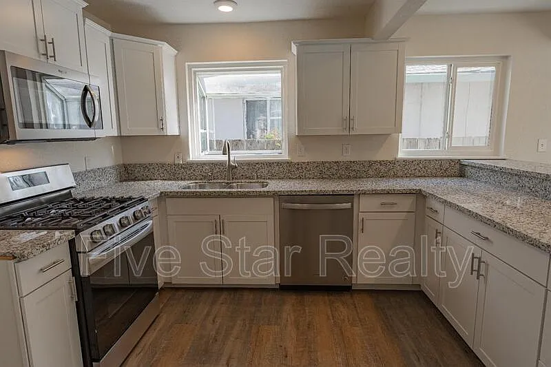 4 bed, 2.0 bath, 1350 sqft, $2,650 — Photo 2