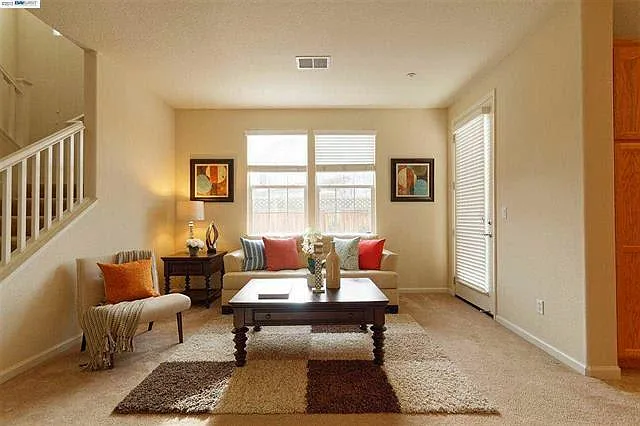 216 Elias Dr — Photo 9