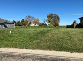 2111 Paradise Rd, Albert Lea, MN 56007