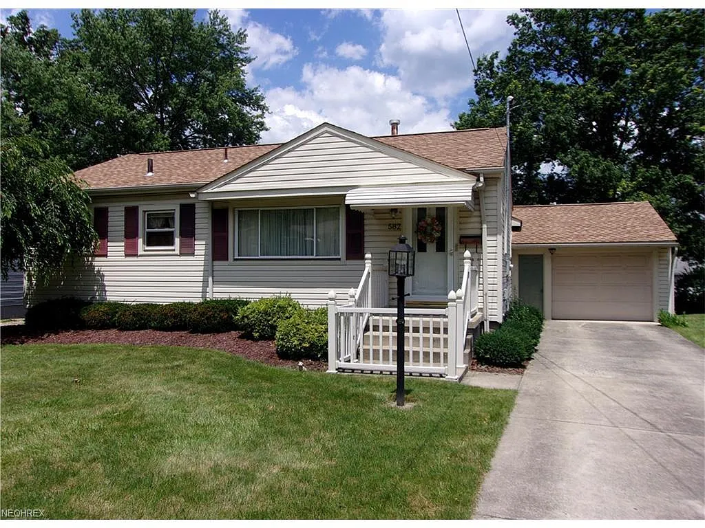 582 Ruth Dr photo 1