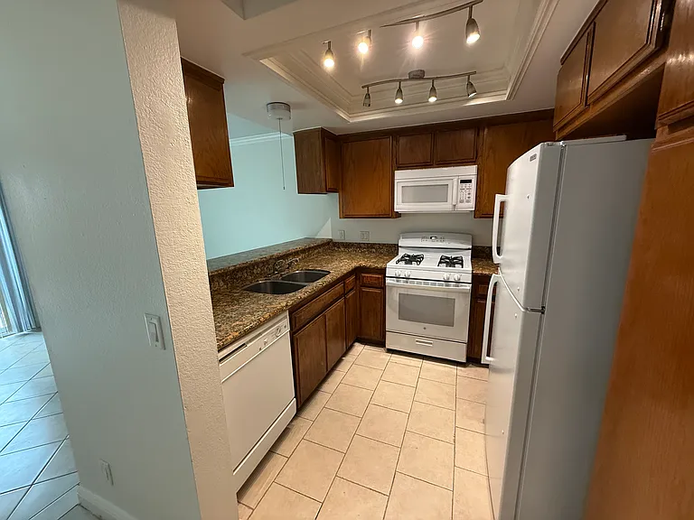 1723 E Flora St #A — Photo 14
