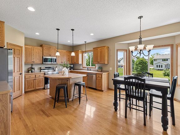3rd image of 1235 Pine Sq