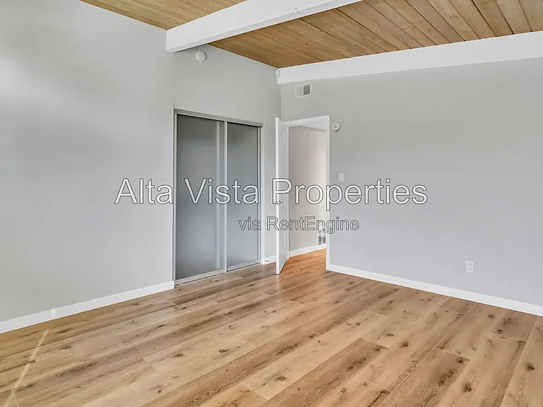 2569 Loring St — Photo 23