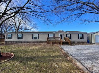 107 Southeast St, Parkersburg, IL 62452