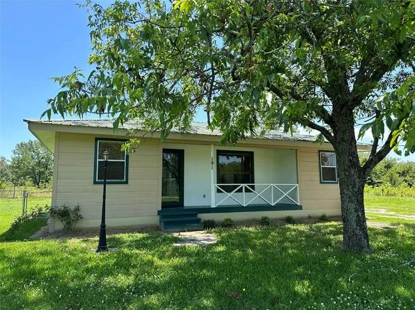 191 Grayson St, Bogata, TX 75417