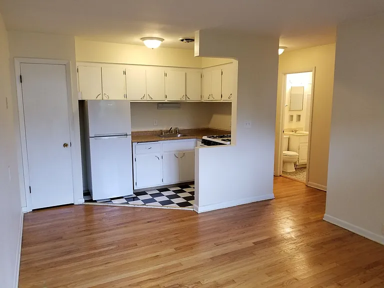 1579 N Farwell Ave — Photo 1