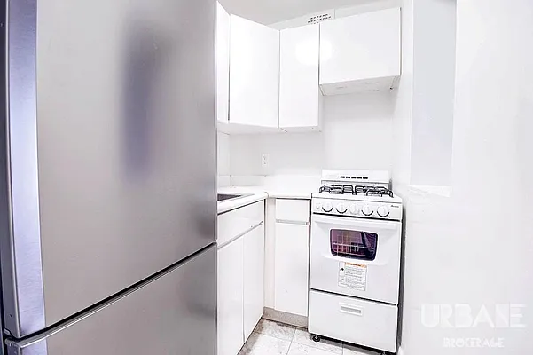 Rented by Urbane Brokerage | media 2