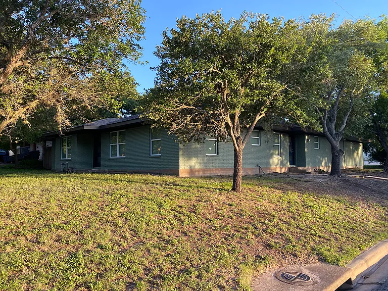 3806 Oaklawn St — Photo 1