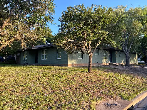 3806 Oaklawn St Photo 1