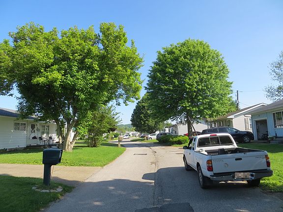 5th image of 122 Martin Dr