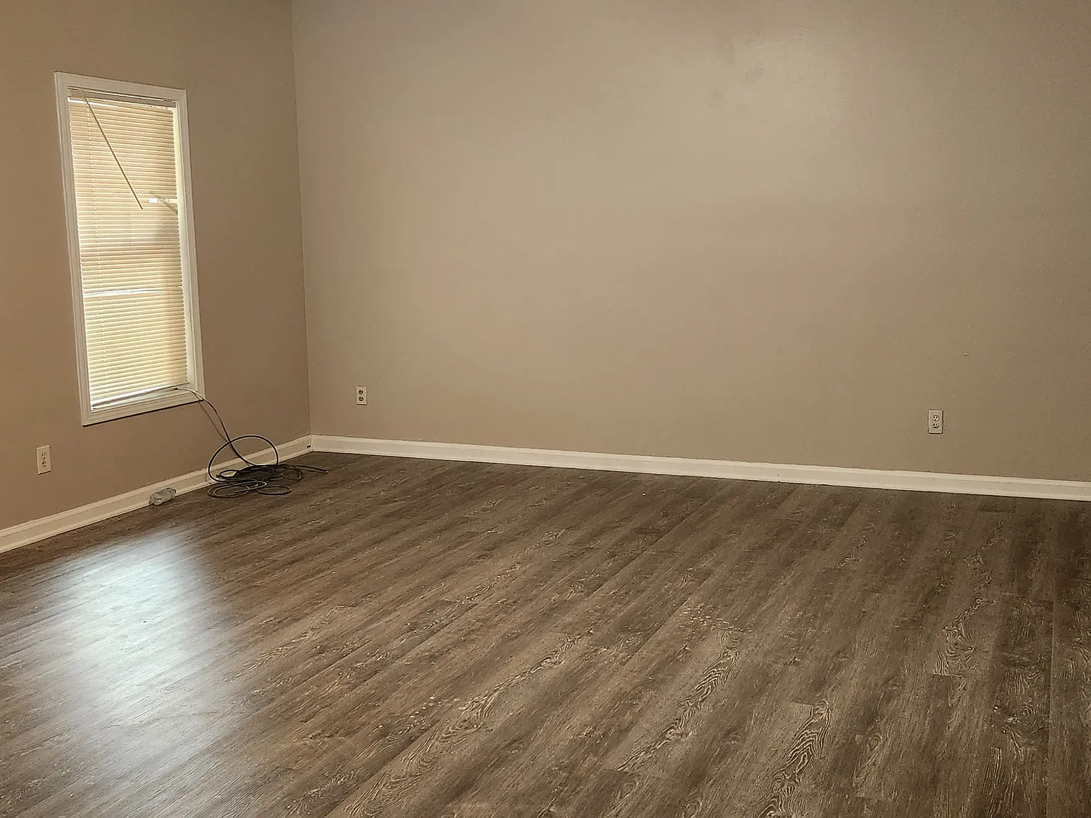 4 bed, 2348 sqft, $2,500 — Photo 4