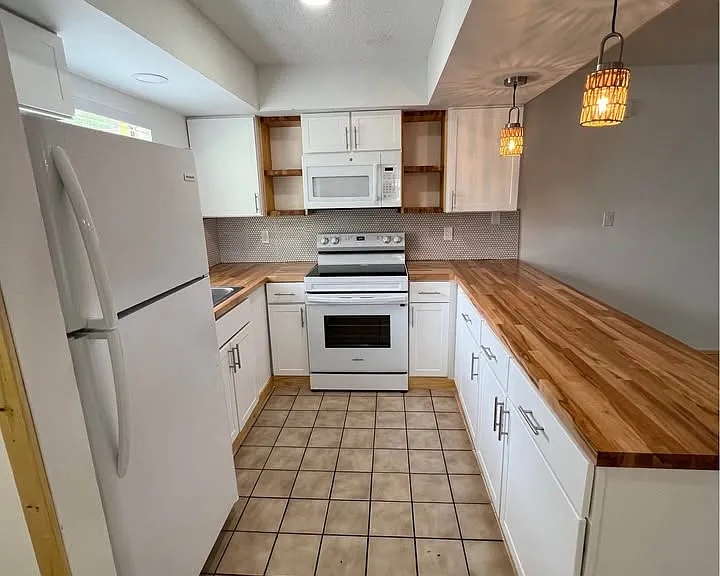 917 Royal Palm Dr — Photo 4