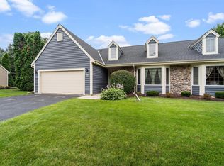 W52N129 Pioneer Ct, Cedarburg, WI 53012