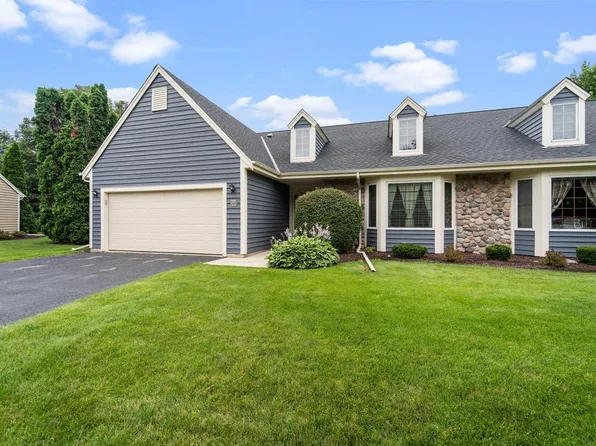 W52N129 Pioneer COURT, Cedarburg, WI 53012