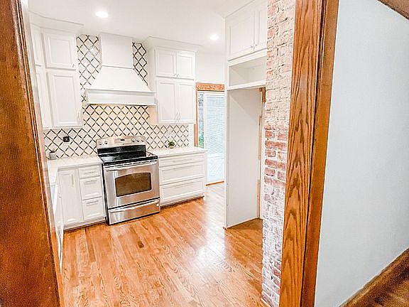 2nd image of 4148 Harrison St