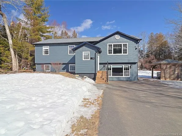 52 Cambridge Dr, Burton, NB E2V 4J9