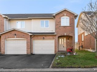 800 Paramount Dr #40, Hamilton, ON L8J 3V8