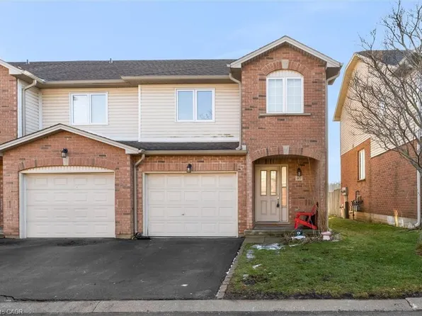 800 Paramount Dr #40, Hamilton, ON L8J 3V8