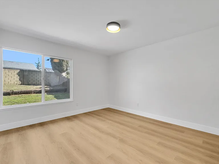 1052 W Quince St — Photo 17