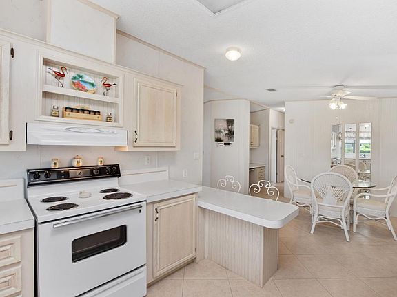4th image of 1783 Beverly Dr