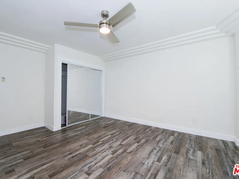 520 W 82nd St #524-1/4 — Photo 15