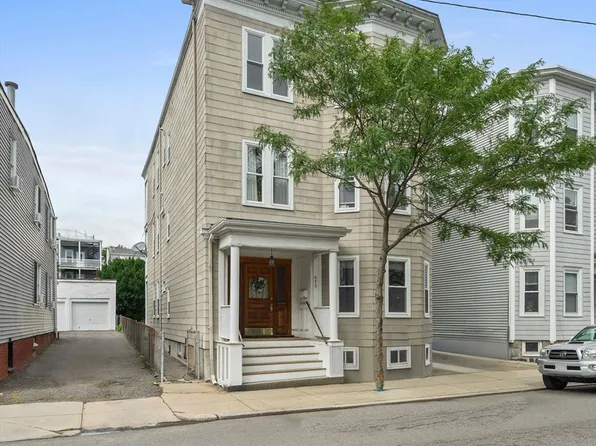 670 E 8th St, South Boston, MA 02127