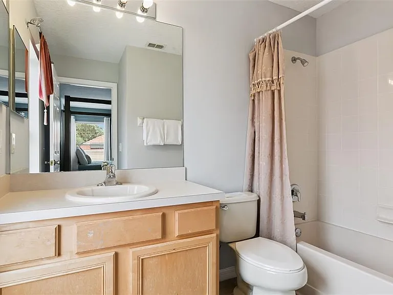 143 Cordova Ave — Photo 30