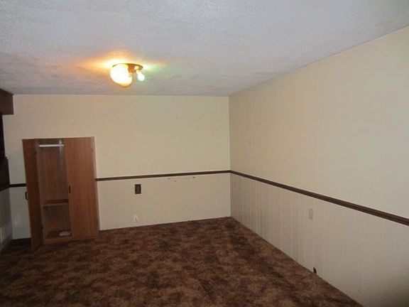 4th image of 18092 Lawn Ct