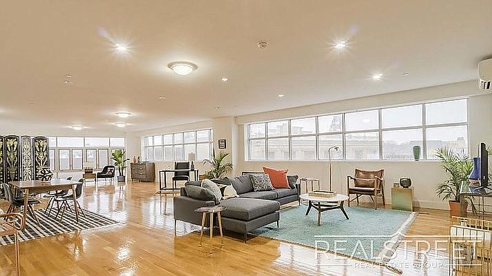 1st image of 90-02 Queens Blvd #521