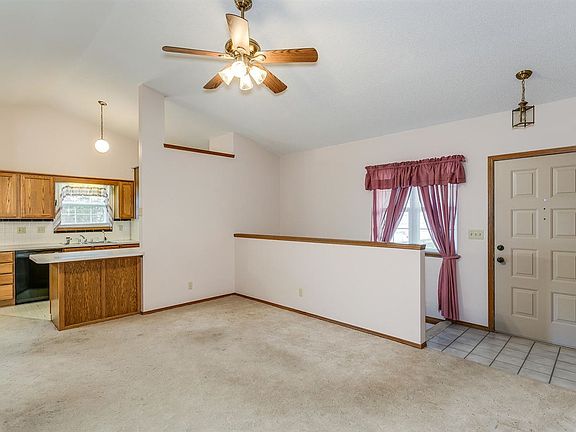 3rd image of 215 N Dexter Ave