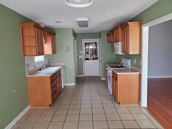 5th image of 207 Melvina Dr
