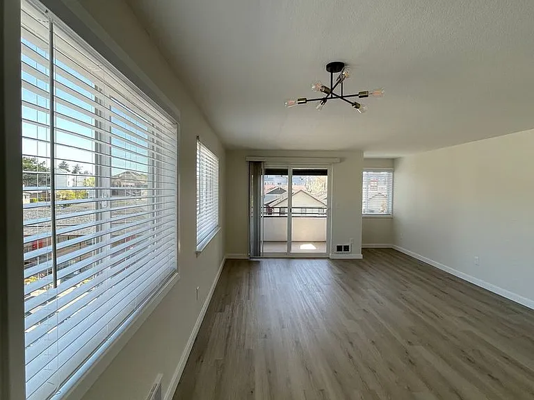 Arie Apartments — Photo 13