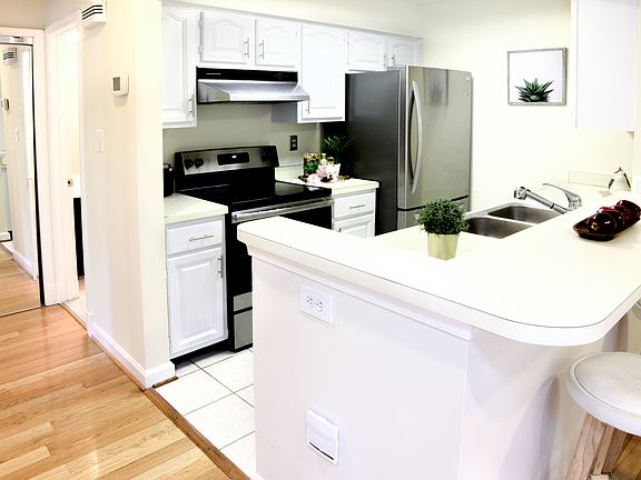 3rd image of 10848 Antigua Ter APT 203