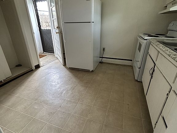 2nd image of 802 Bridge St #11583675