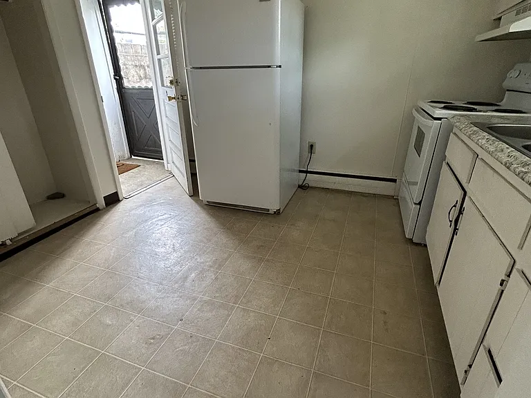 802 Bridge St — Photo 2
