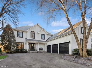 221 E 57th St, Westmont, IL