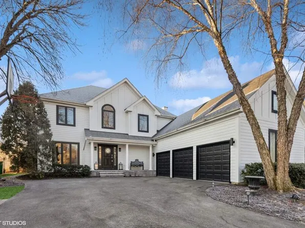 221 E 57th St, Westmont, IL 60559