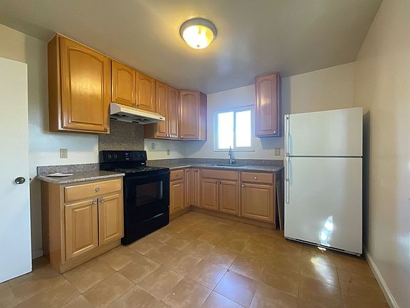 5th image of 1896 Hill Ave #1896