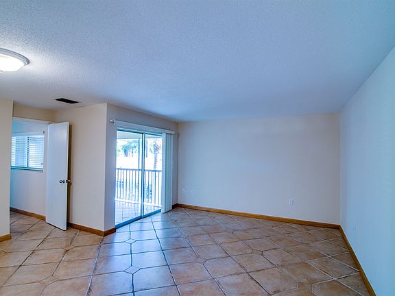 3rd image of 2121 Wood St #203A