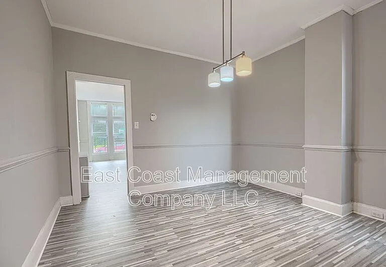 1514 E Federal St — Photo 8