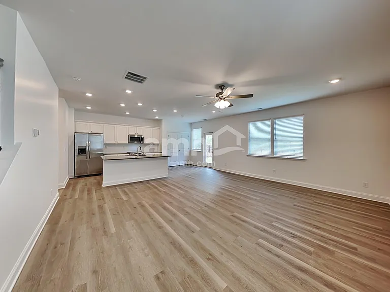 1035 Highland Walk — Photo 7