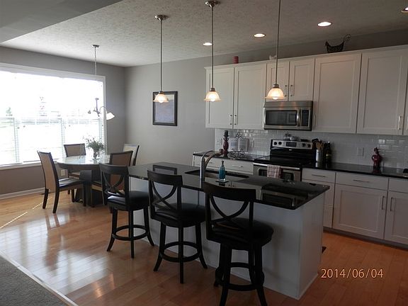 3rd image of 833 Settlers Walk