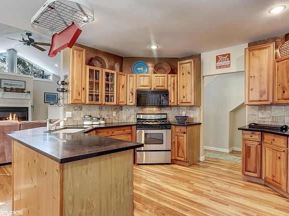 4th image of 9705 Beechnut St