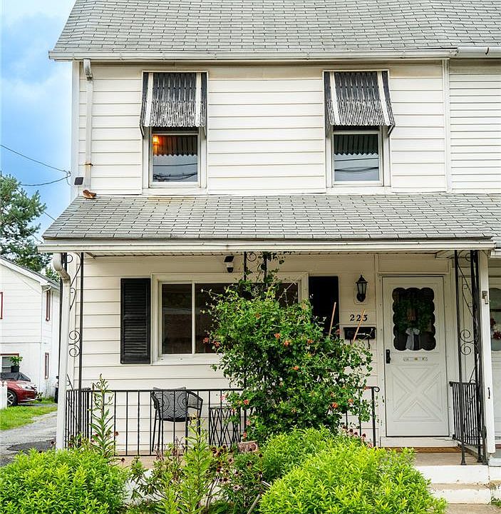 1st image of 223 S 2nd St