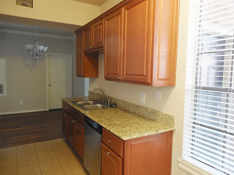 2255 Braeswood Park Dr #218 — Photo 11