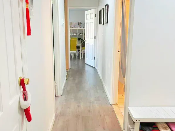 41-33 Parsons Boulevard image 4 of 11